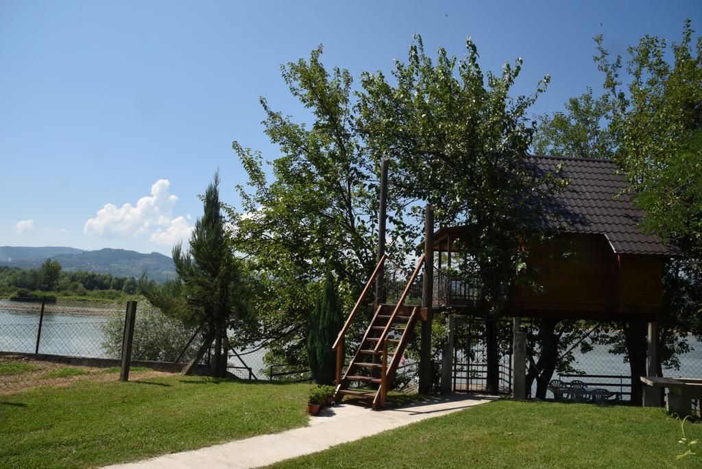 Holiday Home Kucica Na Drvetu Banja Koviljaca Bagian luar foto